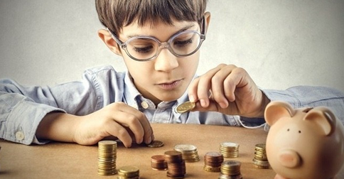 R7 - Aprenda como dar mesada e ensine seu filho a lidar bem com dinheiro